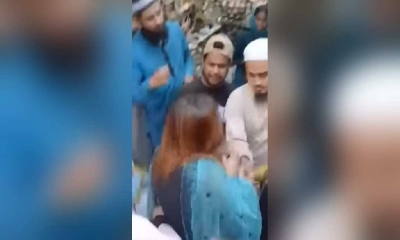 জুতা কিনতে গিয়ে হেনস্তার শিকার নারী