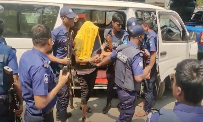 ঘোমটা মাথায় আদালতে আ.লীগ নেতা