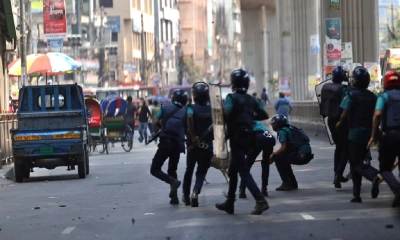 সচিবালয়ের সামনে পুলিশ-শ্রমিক সংঘর্ষ