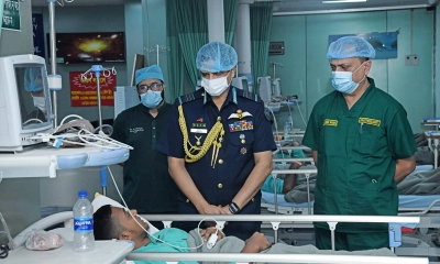 আহতদের দেখতে হাসপাতালে বিমানবাহিনী প্রধান। ছবি- সংগৃহীত