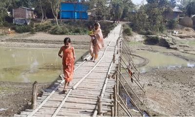 ২১ গ্রামের মানুষের ভরসা বাঁশের সাঁকো