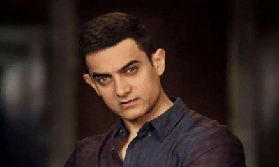 চুরির দায়ে পড়লেন আমির খান!