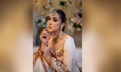 নতুন লুকে অপুর ঝড়!