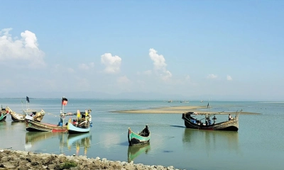 আবারও চার জেলেকে ধরে নিয়ে গেল আরাকান আর্মি
