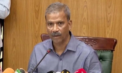 সরকারি দপ্তরে অর্ধেক লোক কাজ করে না: আসিফ নজরুল