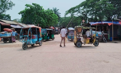 বাকৃবিতে নির্ধারণের পরেও রিকশা ভাড়া অনিয়ন্ত্রিত