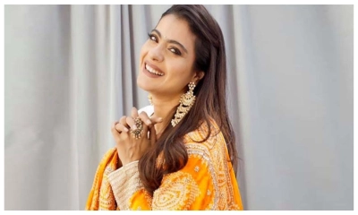 ভক্তের ভুলের পরও হাসিমুখে কাজল