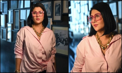 ফের বলিউডে স্বস্তিকা