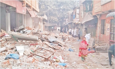 সড়ক নির্মাণে অবৈধ রেখে  বৈধ স্থাপনা উচ্ছেদ