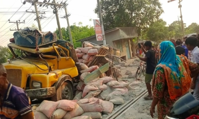 শার্শায় ট্রেন-ট্রাক সংঘর্ষ