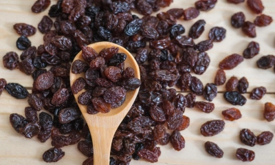 কিসমিস খাওয়ার উপকারিতা ও অপকারিতা