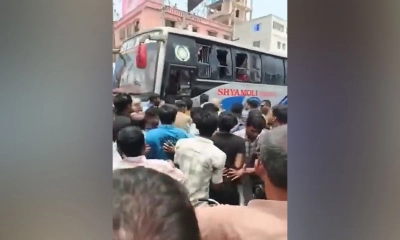 ডেফোডিল বিশ্ববিদ্যালয়ের শিক্ষা সফরের বাসে হামলা  