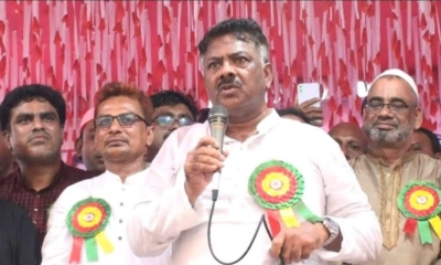 নাটোরের নলডাঙ্গা উপজেলার পিপরুল ইউনিয়নের শ্যামনগর সরকারি প্রাথমিক বিদ্যালয় মাঠে জনসভায় বক্তব্য দেন বিএনপির কেন্দ্রীয় নেতা অ্যাডভোকেট এম রুহুল কুদ্দুস তালুকদার দুলু। ছবি- রূপালী বাংলাদেশ