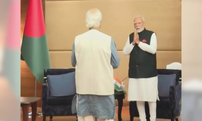 ড. ইউনূসের সামনে মোদির হাতজোড়!
