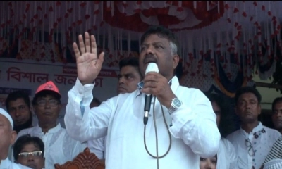 নাটোরের সড়কুতিয়া স্কুল অ্যান্ড কলেজ মাঠে আয়োজিত সমাবেশে বক্তব্য দেন বিএনপির কেন্দ্রীয় নেতা অ্যাডভোকেট এম. রুহুল কুদ্দুস তালুকদার দুলু ।