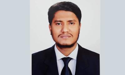 ফেসবুক লাইভে রেখে পদ্মা সেতু পাড়ি দুই আইনজীবীর, রেলিংয়ে সাথে ধাক্কায় গেলো প্রাণ