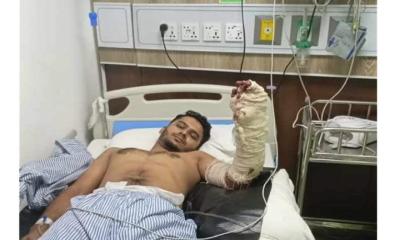 ছিনতাইকারীর এলোপাথারী কোপে গুরুতর আহত যুবককে হাসপাতালে ভর্তি