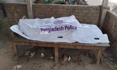 মাইক্রোবাস চাপায় প্রাণ গেল দুই সন্তানের জননীর