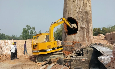 ফুলবাড়ীতে অবৈধ ইটভাটা ভেঙে দিলেন প্রশাসন 