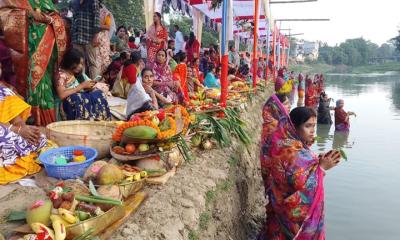 ফুলবাড়ীতে ব্যাপক উৎসাহ উদ্দীপনায় ছট পূজা অনুষ্ঠিত