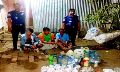 ৮৪ লিটার চোলাই মদসহ গ্রেপ্তার ৩