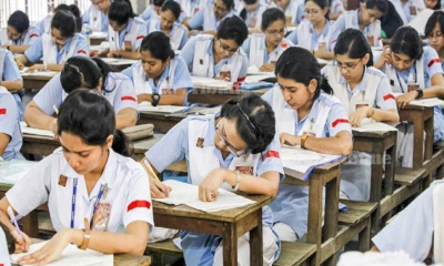 করোনার প্রকোপে এইচএসসি পরীক্ষা কি পেছাবে?