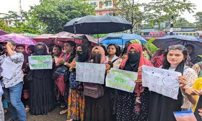 বিএম কলেজ শিক্ষার্থীদের দাবির মুখে কমলো পরীক্ষা ফি