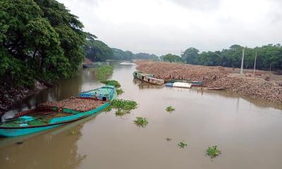 নান্দাইলে নরসুন্দা নদী দখল করে পাথর ব্যবসা