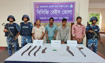 ভোলায় অস্ত্র-গুলিসহ ৪ সন্ত্রাসী গ্রেপ্তার