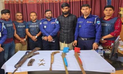 মহেশখালীতে ৪ আগ্নেয়াস্ত্র উদ্ধার, যুবক গ্রেপ্তার