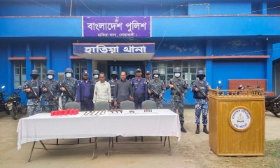 অপারেশন ডেভিল হান্ট: নোয়াখালীতে যৌথ বাহিনীর ওপর ককটেল নিক্ষেপ