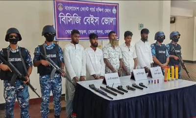 ৭ আগ্নেয়াস্ত্রসহ ৫ জলদস্যু আটক