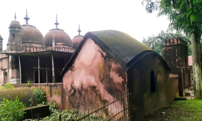 মোগল আমলের নিদাড়িয়া মসজিদ, দেখতে আসেন দূর-দূরান্তের মানুষ