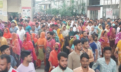 গাজীপুরে পোশাক শ্রমিকদের বিক্ষোভ ও কর্মবিরতি