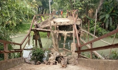 বরগুনায় ভারী বৃষ্টিতে ধসে পড়ল লোহার সেতু