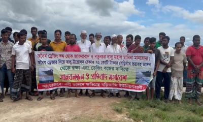 নবীনগরে অবৈধ বালু উত্তোলনের বিরুদ্ধে মানববন্ধন