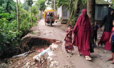 ভাঙা রাস্তায় দুর্ভোগে চরাঞ্চলবাসী