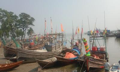 ইলিশ শিকারে যাচ্ছেন তজুমদ্দিনের ২০ হাজার জেলে