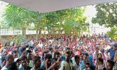২ মাস ধরে মজুরি নেই চা শ্রমিকদের, শ্রম অধিদপ্তর ঘেরাও