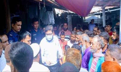 পলাশবাড়ীতে পলিথিন রাখার দায়ে ব্যবসায়ীকে জরিমানা