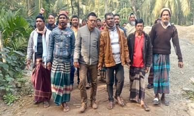 বাগেরহাটে ব্রিজ নির্মানে বাধা ছাত্রদল নেতার