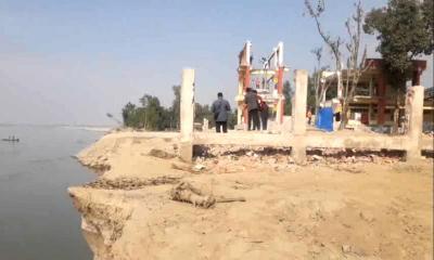 এক মাসে ২৬ বসতবাড়ী নদী গর্ভে বিলীন