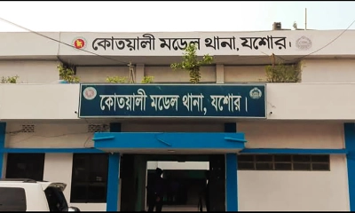 যশোরে যৌথবাহিনীর অভিযানে নারীসহ ৪ মাদক ব্যবসায়ী আটক