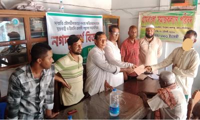 কমলগঞ্জে বন্যায় ক্ষতিগ্রস্তদের মধ্যে নগদ অর্থ বিতরণ