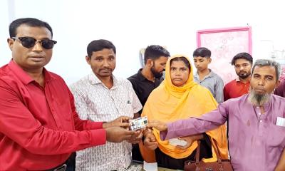 কটিয়াদীতে টিসিবির স্মার্ট ফ্যামিলি কার্ড বিতরণ