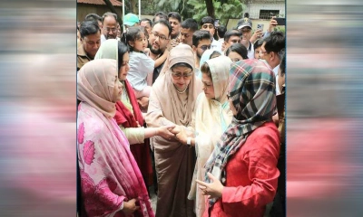 হেঁটে ফিরোজায় ঢুকলেন খালেদা জিয়া