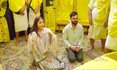 টেস্টকে বিদায় বলে স্ত্রীকে নিয়ে বৃন্দাবনে বিরাট কোহলি