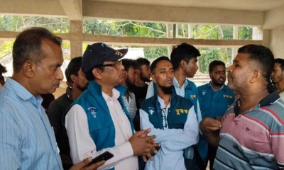স্কুলভবন নির্মাণে রডের পরিবর্তে বাঁশ