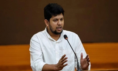 বড় শয়তান এখনও আমাদের কাঁধে শ্বাস ফেলছে: মাহফুজ আলম