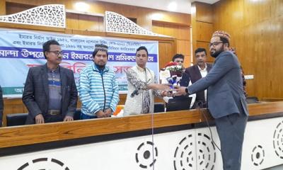 মান্দায় ইমারত নির্মাণ শ্রমিকদের সাথে ইউএনও‍‍`র মতবিনিময়
